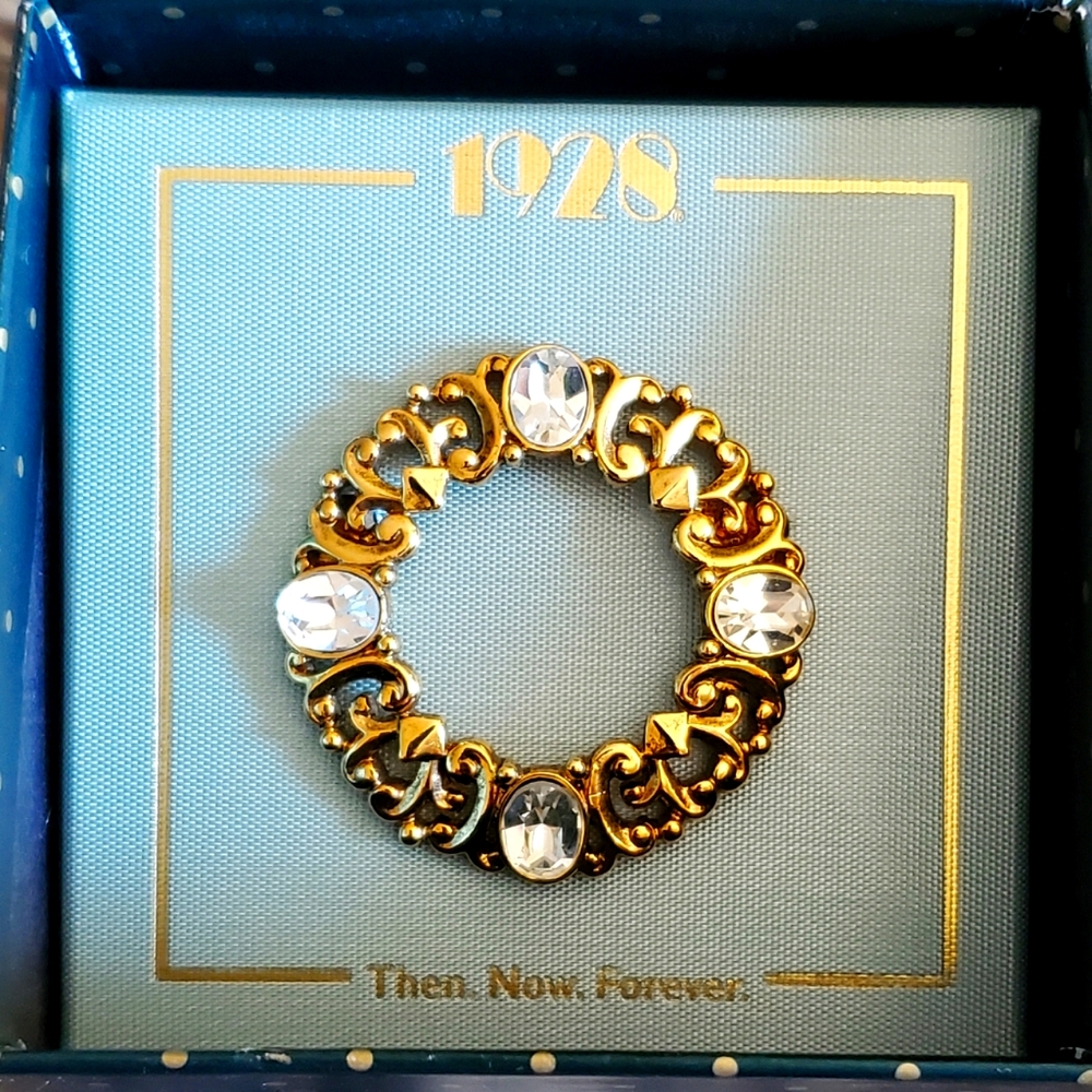 Vtg./Antique Victorian Gold Wreath Brooch